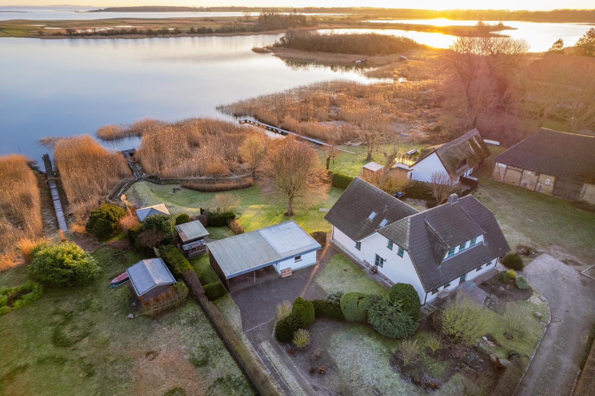 Boddenhuus - Traumhaus Mit Steg Und Boot
